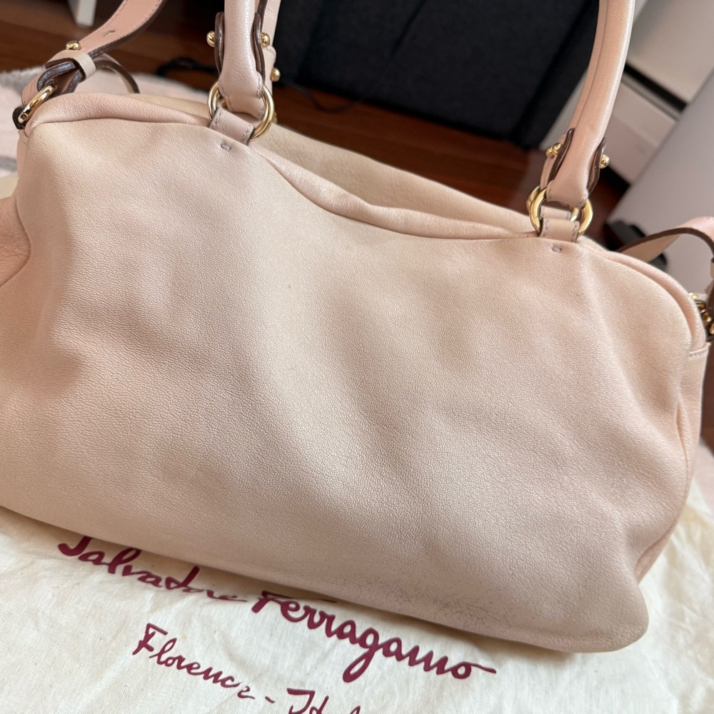 Salvatore Ferragamo Cream Leather Handbag - Picture 2 of 11